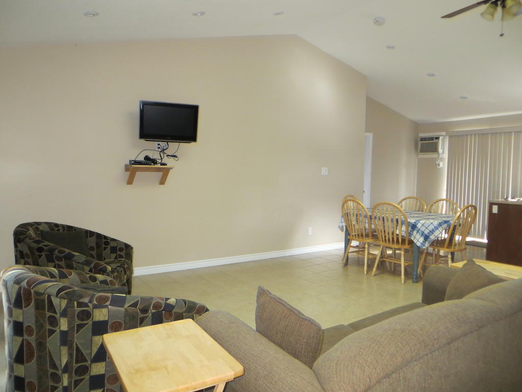 Halls Cottages Honey Harbor 部屋 写真