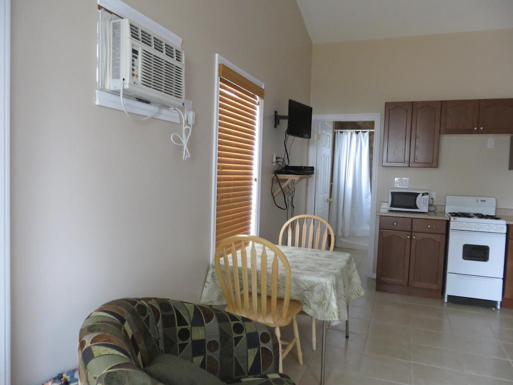 Halls Cottages Honey Harbor エクステリア 写真