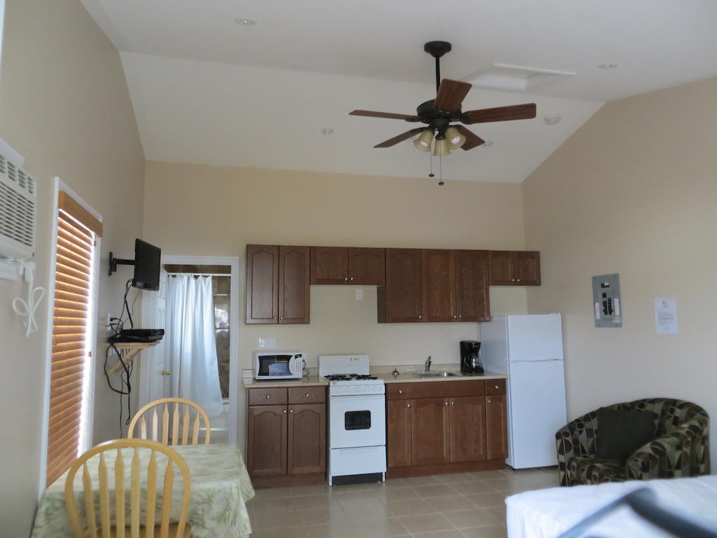 Halls Cottages Honey Harbor エクステリア 写真