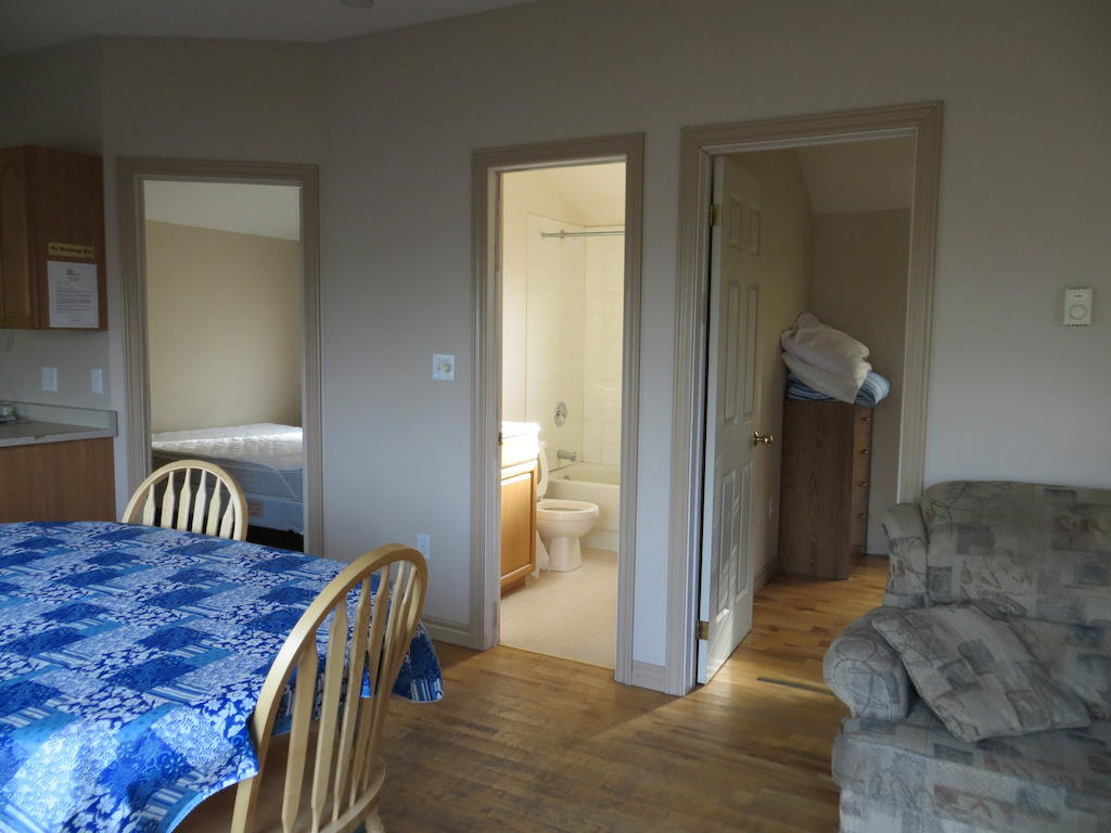 Halls Cottages Honey Harbor 部屋 写真