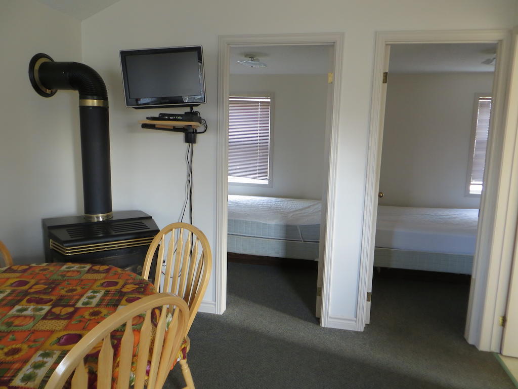 Halls Cottages Honey Harbor 部屋 写真